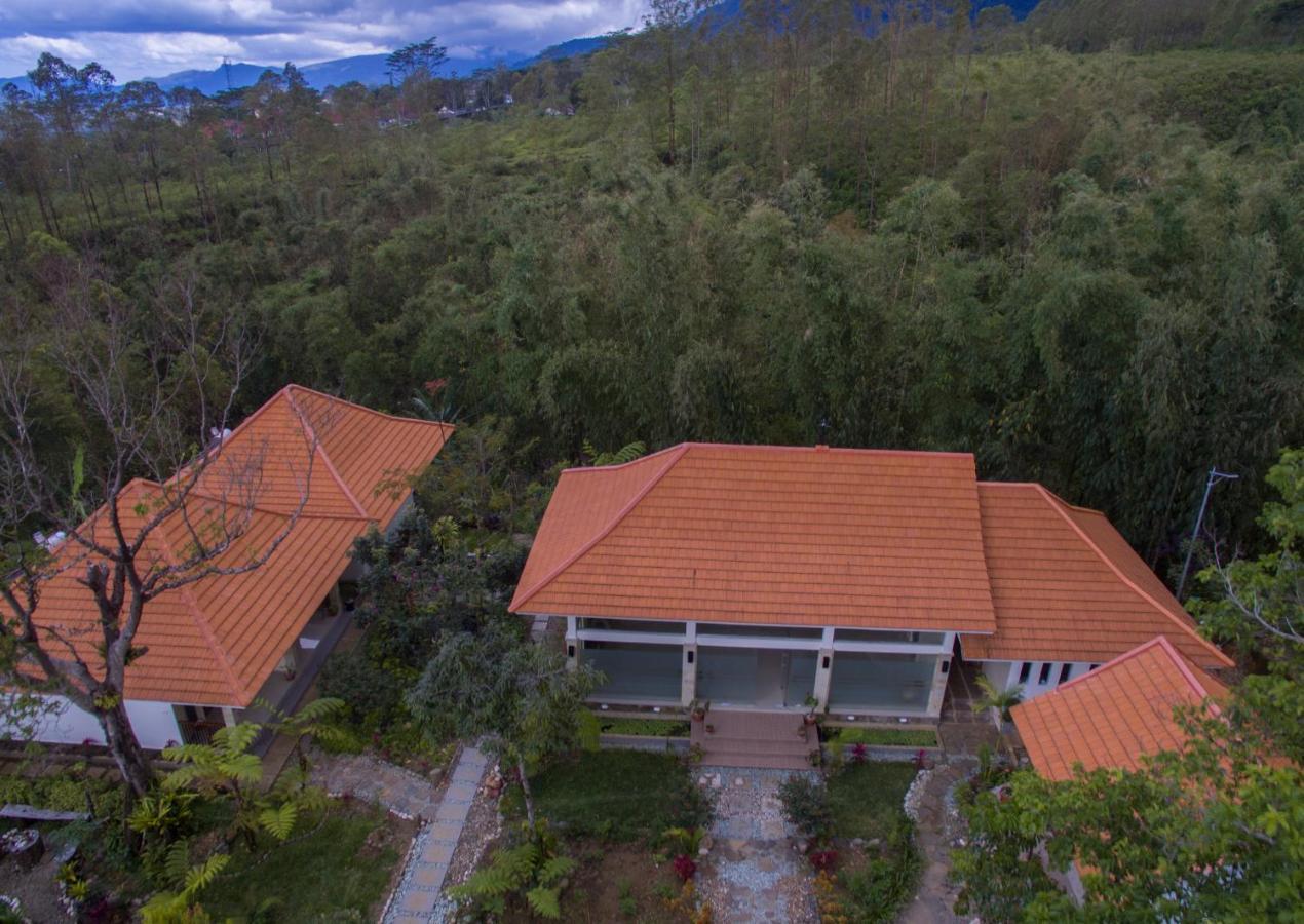 Ara Garden Inn, Accommodation, Yoga Studio & Spa Ruteng Bagian luar foto
