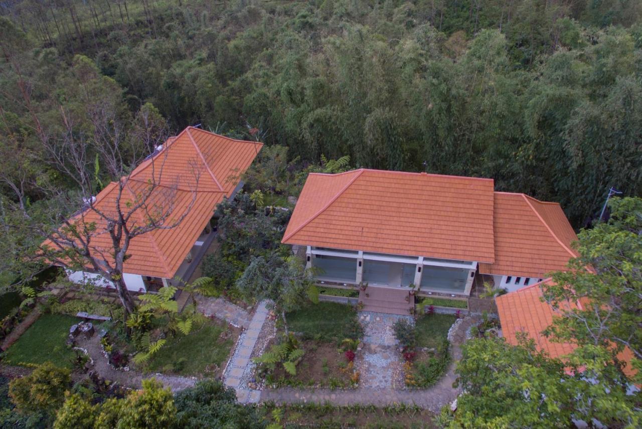 Ara Garden Inn, Accommodation, Yoga Studio & Spa Ruteng Bagian luar foto