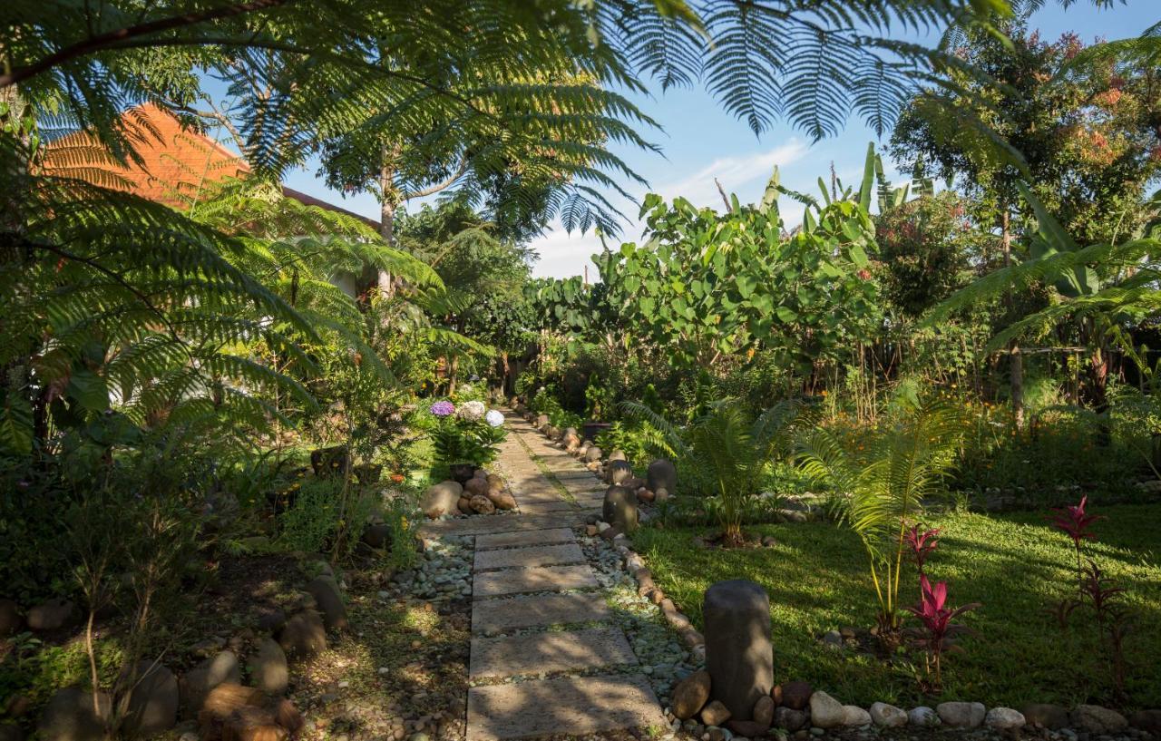 Ara Garden Inn, Accommodation, Yoga Studio & Spa Ruteng Bagian luar foto